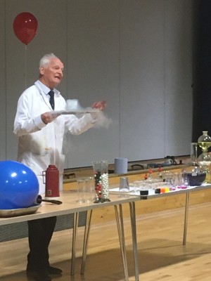 Haverstock school camden london dr szydlo chemistry show for year 9 students 31 oct 2019
